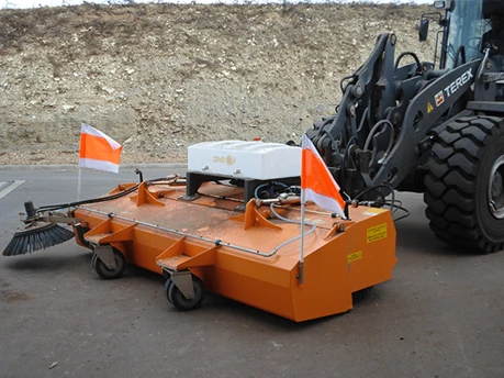 UKM 3.0 er en robust frontfeiemaskin for krevende forhold.